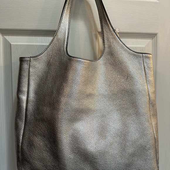 Authentic Silver metallic Burberry hobo / shoulder handbag. - Picture 2 of 16